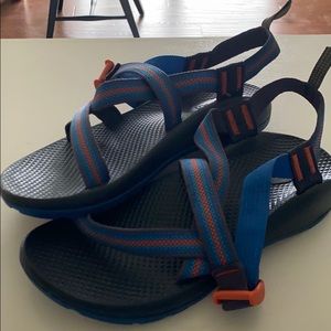 Youth size 5 Chacos